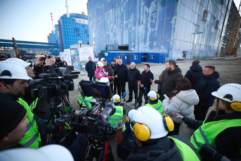 Володимир Зеленський відвідав Хмельницьку атомну електростанцію 13 лютого