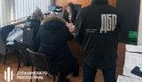 ДБР викрило групу податківців, які незаконно вивели з держбюджету понад 3 млн грн. ФОТОрепортаж