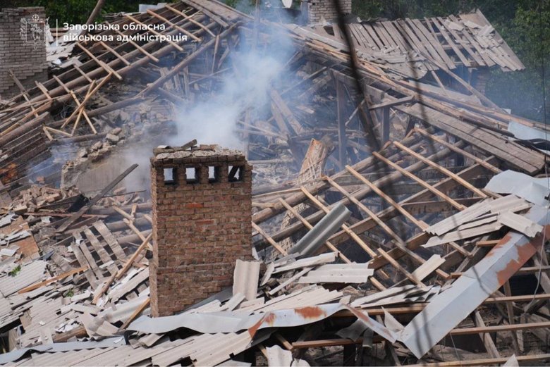 Внаслідок атаки по Запоріжжю загинула людина, є поранений і руйнування