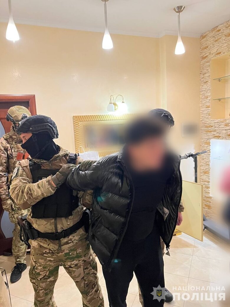 У Києві Нацполіція перекрила контрабандний канал постачання кокаїну