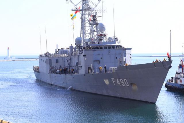 Two Turkish warships arrive in Odesa sea port 04
