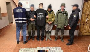 У високогір’ї Карпат прикордонники затримали двох переправників з клієнтом. ФОТОрепортаж