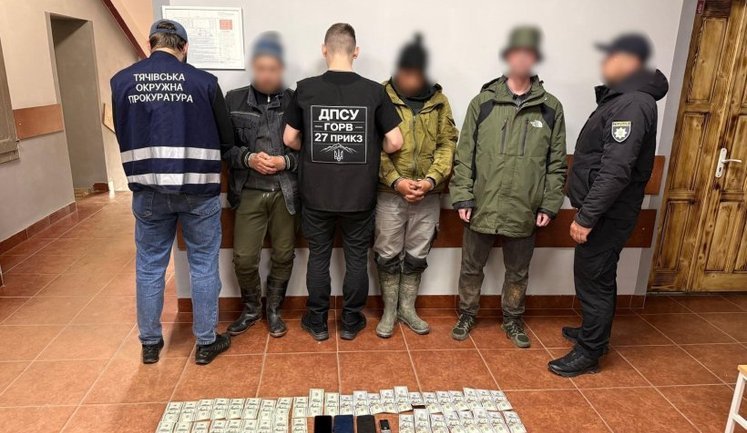 У високогір’ї Карпат прикордонники затримали двох переправників з клієнтом. ФОТОрепортаж