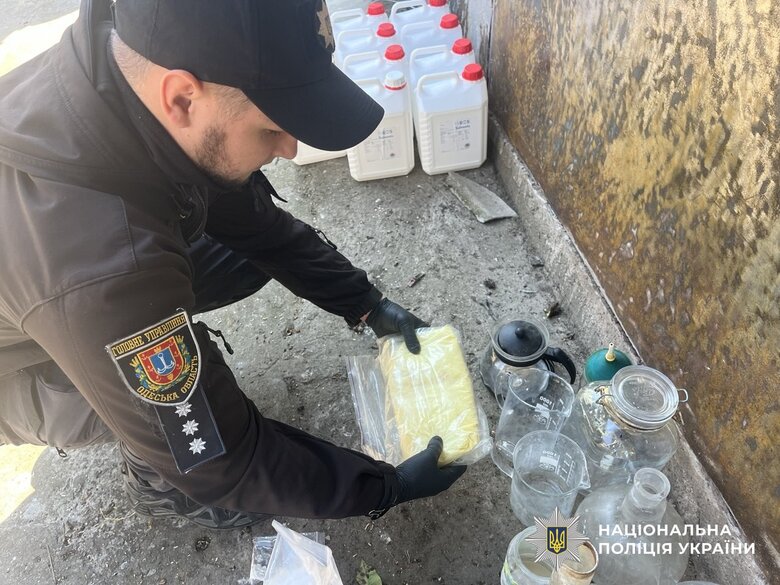 Нацполиция обезвредила крупнейшее наркогруппировку в Украине