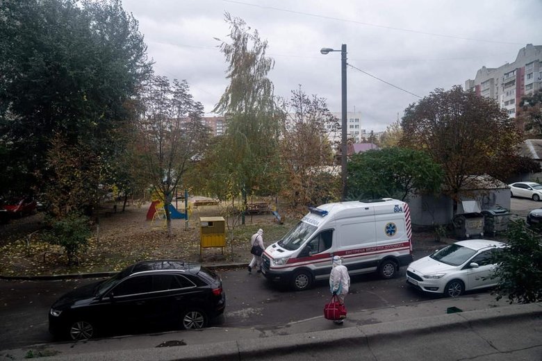 Минздрав показал жуткие фото из COVID-больницы: Пациенты в тяжелом состоянии и нуждаются в кислороде 23