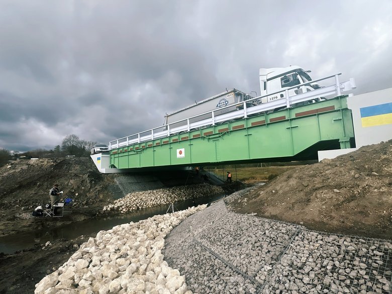 На Тернопільщині встановили перший в Україні японський модульний міст