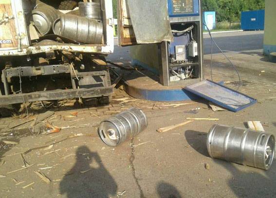 На АЗС под Полтавой взорвался газовый баллон: 48-летний мужчина получил открытый перелом голени и госпитализирован, - Нацполиция 02