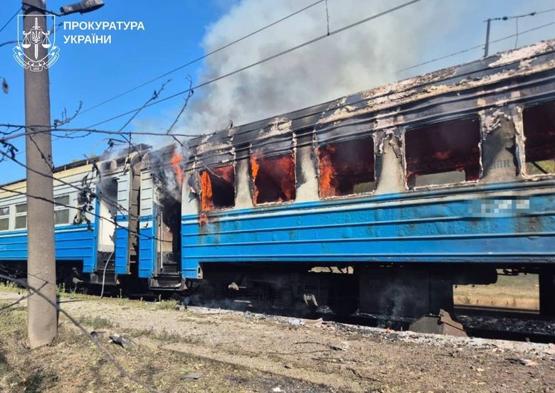 Росіяни вдарили по потягу на Харківщині: є постраждалі