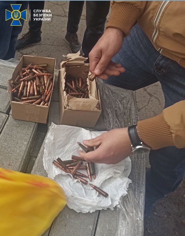На Чернігівщині під час продажу боєприпасів затримано колишнього начальника артскладу військової частини, - СБУ 02