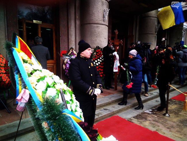 С погибшим в перестрелке полицейским Сергеем Пригариным простились в Одессе 08