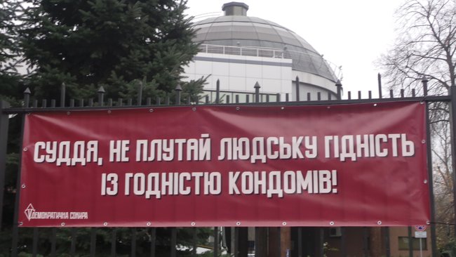 Суд розглядає апеляцію на арешт обвинуваченого у закупівлі неякісних бронежилетів Марченка: під будівлею суду відбувається акція на підтримку генерала 03