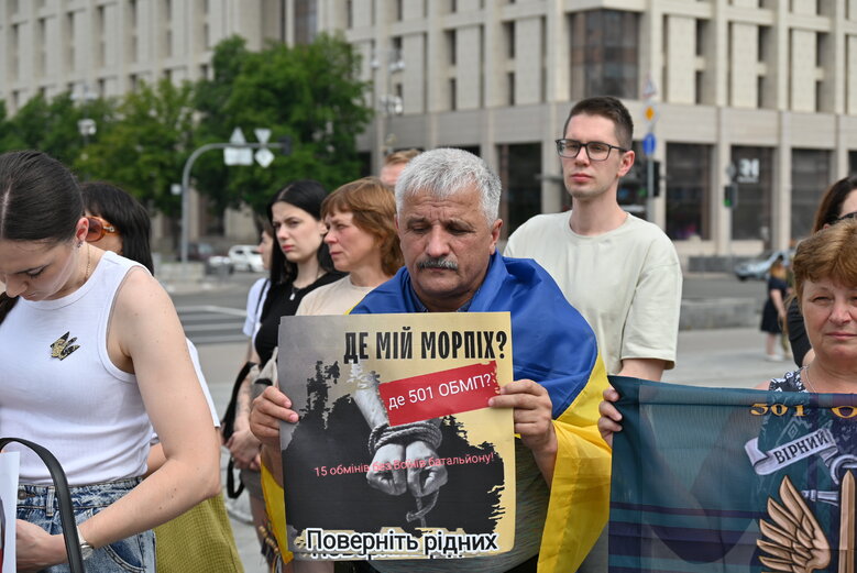 Акція на підтримку полонених військових медиків відбулася на Майдані Незалежності 30