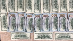Сотрудник миграционной службы задержан при получении $9 тыс. взятки, - ГБР