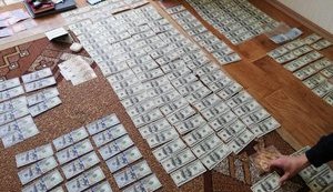 Следователь полиции задержан в Черкассах на взятке 5 тыс. долл. за закрытие уголовного производства, - СБУ. ВИДЕО+ФОТОрепортаж