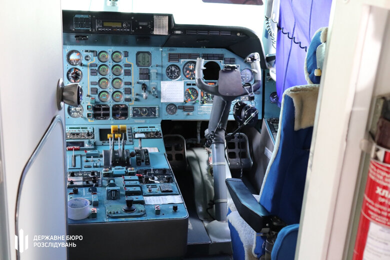 Суд арештував літак АН-140-100, який підприємець-зрадник планував передати росіянам після захоплення південних областей, - ДБР 03