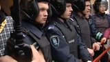 "Беркут" не смог прорвать ряды сторонников Тимошенко у Печерского суда. ВИДЕО.