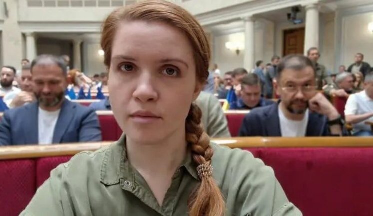 Військово-політичне керівництво країни паразитує на швидкоплинній ейфорії та надіях населення, - "слуга народу" Безугла