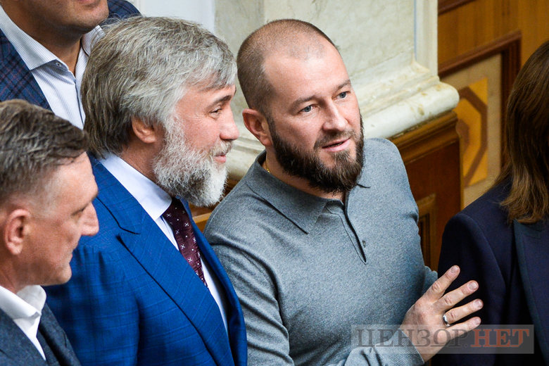 Рассказ Культенко Новинскому, Трухину и Кузьминых, приглашение Бондарь на вечеринку при свечах и сообщение Котик, дай деньги Васильеву, - работа ВР 22 февраля 27