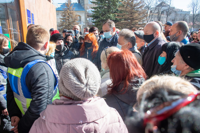 Мэр Ивано-Франковска Марцинкив ходил к обладминистрации протестовать против карантина 02