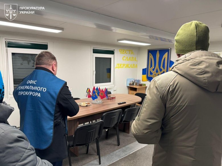 Посадовця Повітряних сил та начальника управління СБУ викрили на хабарі