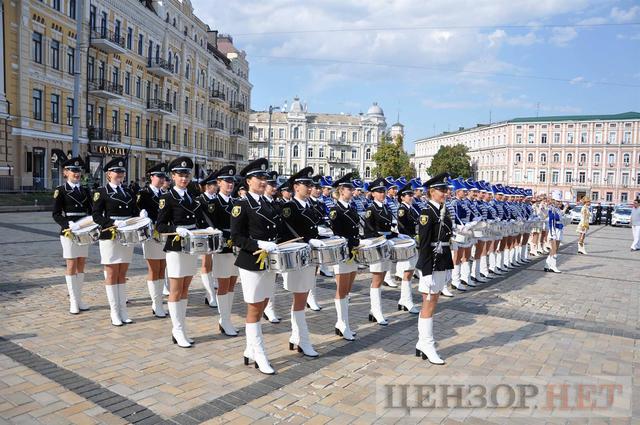 Вручение президентского штандарта и исполнение желания онкобольного мальчика - в Киеве отпраздновали день Национальной полиции 05