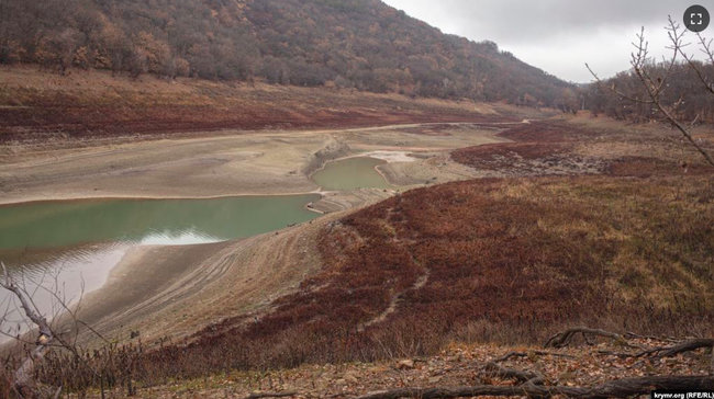 Третье по размеру водохранилище Крыма обмелело на 80% 10