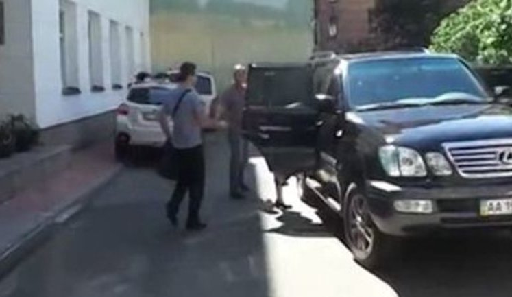 СБУ завершила обшуки в редакції "Страна.ua": вилучили техніку за місцем проживання одного зі співробітників видання. ВІДЕО+ФОТО