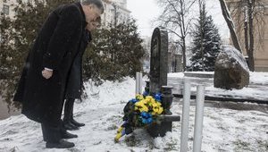Порошенко с супругой почтили память погибших в ходе Революции Достоинства Нигояна и Жизневского
