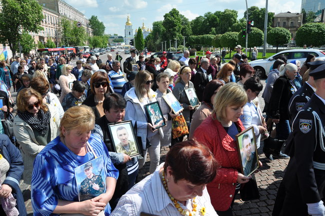 Матері загиблих захисників України пройшли центром Києва 07
