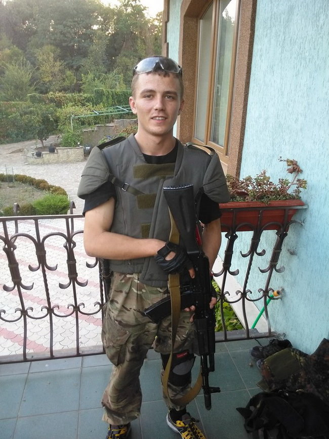 Василь Стефурак: Батько пішов на війну після того, як мій молодший брат Степан загинув у Пісках, а мене було поранено під час виходу із Дебальцевого 07 Василь Стефурак: Батько пішов на війну після того, як мій молодший брат Степан загинув у Пісках, а мене було поранено під час виходу із Дебальцевого 07