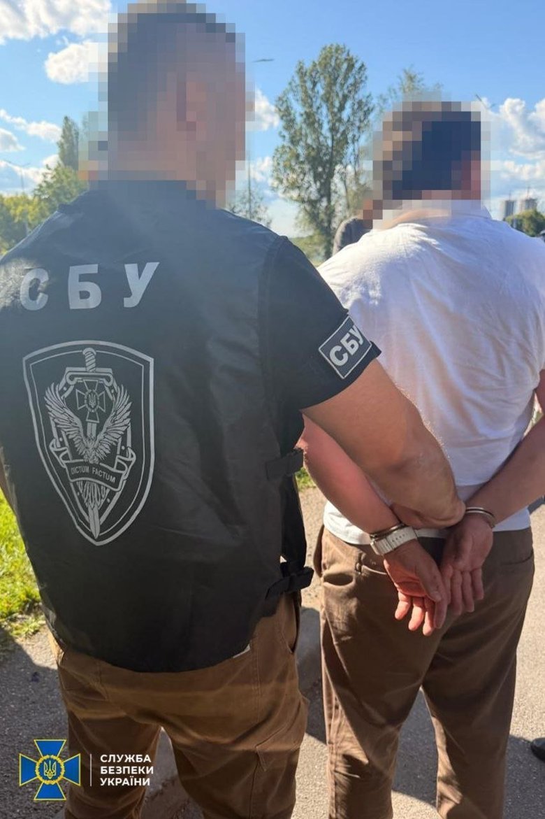 Служба безпеки спільно з Національною поліцією викрила дев'ять нових "ухилянтських" схем у різних регіонах України та затримала десятьох організаторів оборудок.
