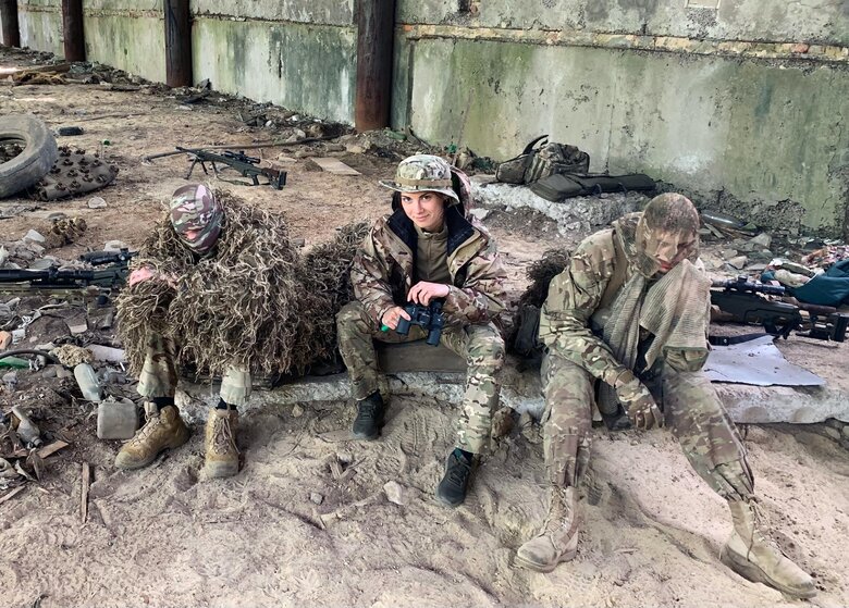 Стрілець-зв’язківець Ольга Єгорова: До снайперів свої ж ставляться 60 на 40. 60 – бояться, 40 –радіють, коли ми з’являємось 07