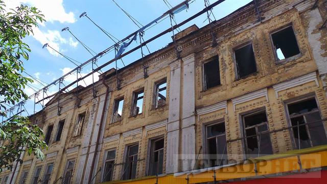 Наслідки масштабної пожежі в центрі Києва 09