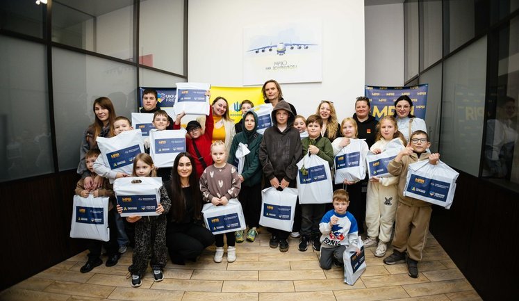 У Києві в межах міжнародного благодійного проєкту відбулась передача техніки дітям загиблих Захисників України. ФОТО