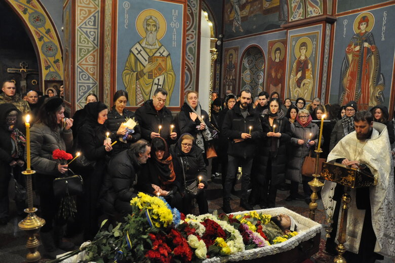 Зі столичним екскурсоводом та воїном Сергієм Мироновим, який загинув у бою з окупантами, попрощалися у Києві 52