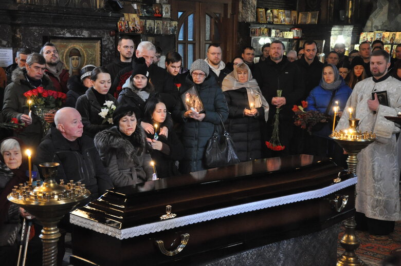 Із українським захисником та одним із розробників гри S.T.A.L.K.E.R Володимиром Єжовим, який загинув у боях під Бахмутом, попрощалися в Києві 44