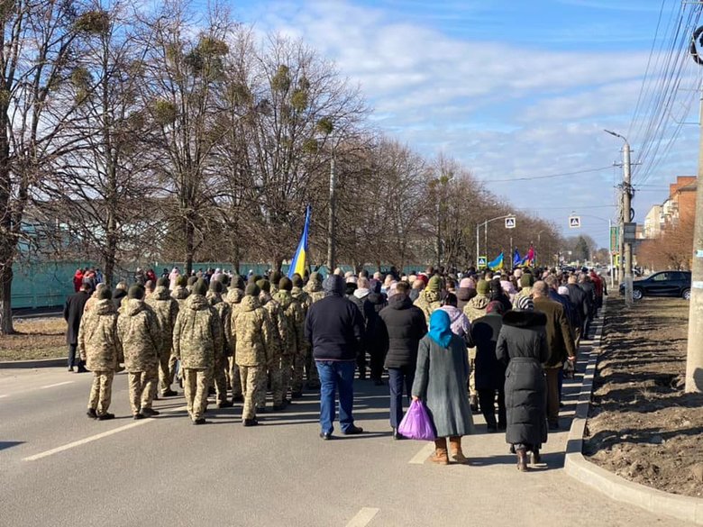 На Вінниччині попрощалися із загиблим внаслідок російського обстрілу воїном 56-ї ОМПБр Денисом Кононенком 27