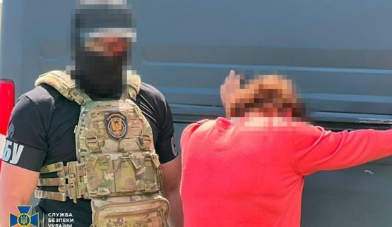 SSU has detained Russian informant who was guiding enemy KABs towards soldiers in Kherson, 10 km from front line. PHOTO