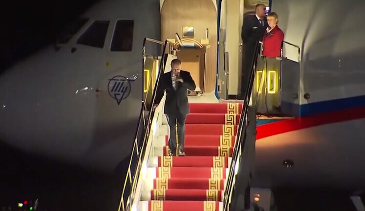 Putin arrives on visit to Mongolia, which is obliged to arrest him. VIDEO