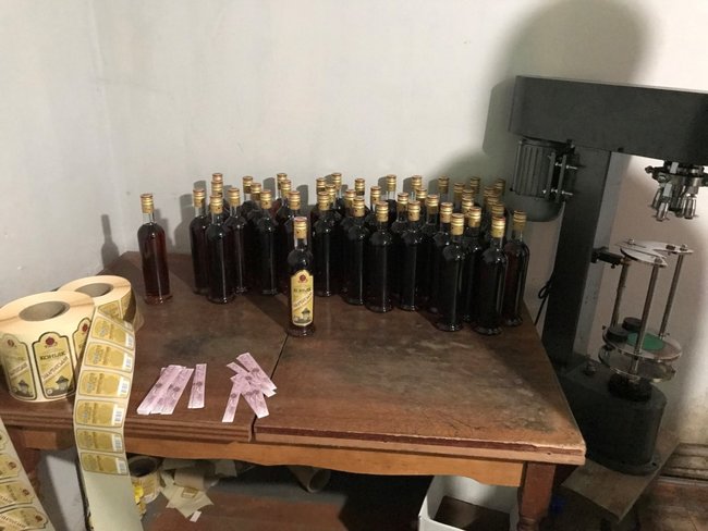 В Ужгороде ликвидирован подпольный цех по подделке коньяка и водки, изъято подакцизной продукции на 700 тыс. грн 02