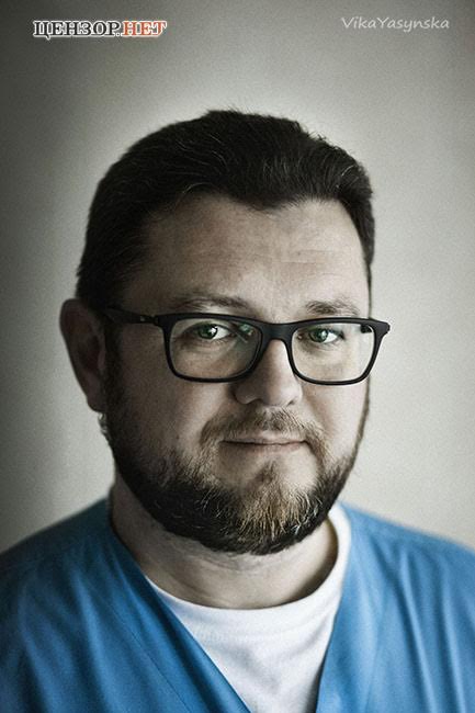 Завідувач відділення інтенсивної терапії політравми у лікарні ім. Мечникова Ігор Йовенко: Війна відбілила білі халати. Вперше про медиків почали говорити не як про корумповану закриту касту 01 Завідувач відділення інтенсивної терапії політравми у лікарні ім. Мечникова Ігор Йовенко: Війна відбілила білі халати. Вперше про медиків почали говорити не як про корумповану закриту касту 01