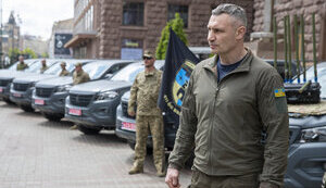 Кличко Віталій передав автомобілі та РЕБ військовим