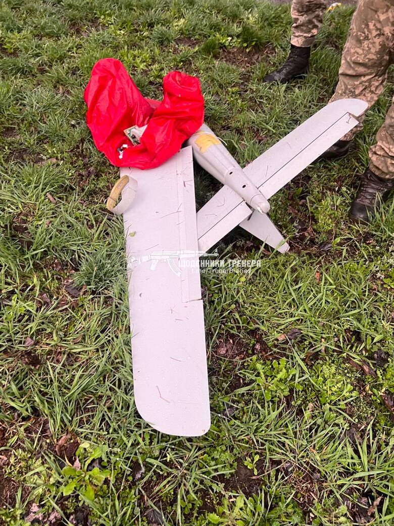 Defenders of Ukraine captured enemy UAV Orlan: Good catch! 04