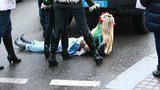 Милиция задержала девушек за короткие юбки и "ходьбу большой компанией". ФОТОрепортаж