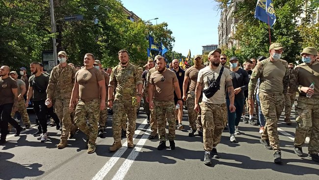 Нацкорпус вирушив до будинку, де живе Зеленський 06