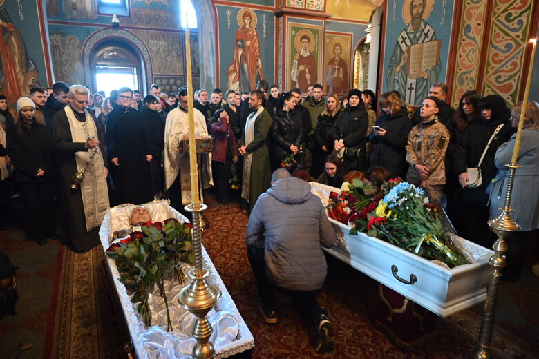 Прощання із Анастасією Мар'янчук та Денисом Дайнеком