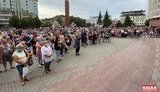Жителі Івано-Франківська пікетують ОДА через "червону" зону карантину: "Я годую державу, а вона мене закриває". ФОТОрепортаж