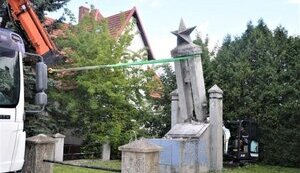 В польском городе Мальборк снесли памятник Красной армии. ВИДЕО+ФОТОрепортаж