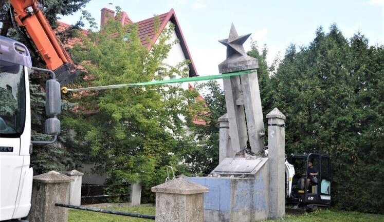 В польском городе Мальборк снесли памятник Красной армии. ВИДЕО+ФОТОрепортаж
