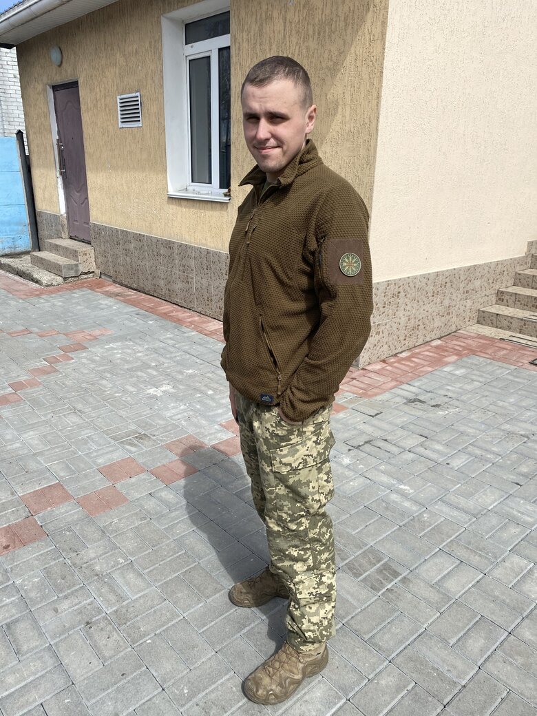 Командир 16-го батальйону 58-ої бригади Володимир Логуш: Як вони заходили через кордон? Ішла фура, за нею впритул три-чотири БТРи. В темряві незрозуміло було, що то кацапська техніка 05 Командир 16-го батальйону 58-ої бригади Володимир Логуш: Як вони заходили через кордон? Ішла фура, за нею впритул три-чотири БТРи. В темряві незрозуміло було, що то кацапська техніка 05